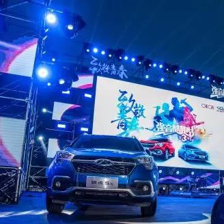 全城酷跑小时代版评测：华丽换装，酷跑新体验？