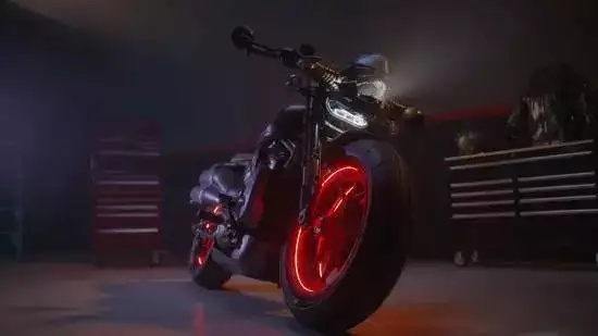 《毁灭战士》哈雷联名狂潮!独家揭秘黑暗时代机车新篇章 《毁灭战士》哈雷联名狂潮!独家揭秘黑暗时代机车新篇章