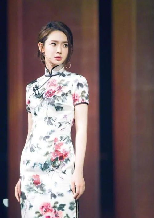 《剑星》新作女主旗袍惊艳亮相，东方韵味一探究竟！