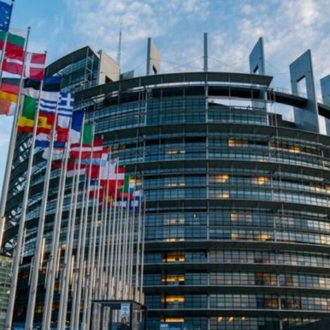 揭秘2025！《我的世界》太阳能板全新合成攻略，节能黑科技大揭秘！