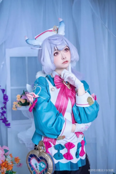 《揭秘！开放空间COS希格雯，独家服装染色搭配秘籍》