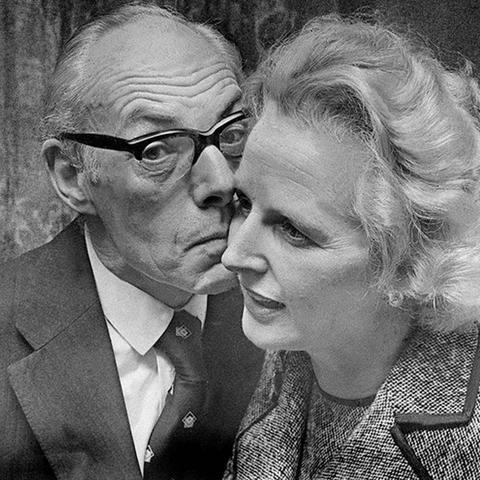 《毒夫人C位攻略揭秘：魔法之路独霸战场！》