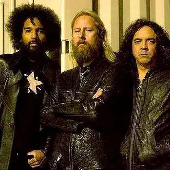 《太空杀》爱丽丝时装惊艳登场！富豪场酒馆狂欢，揭秘神秘潮流盛宴