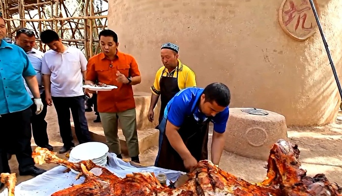 《苏丹烤全驼攻略：独家大餐制作秘籍》