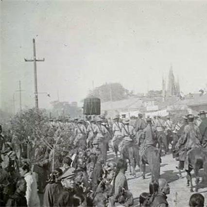 《美女环绕大冒险：完蛋我被包围了2游戏攻略》