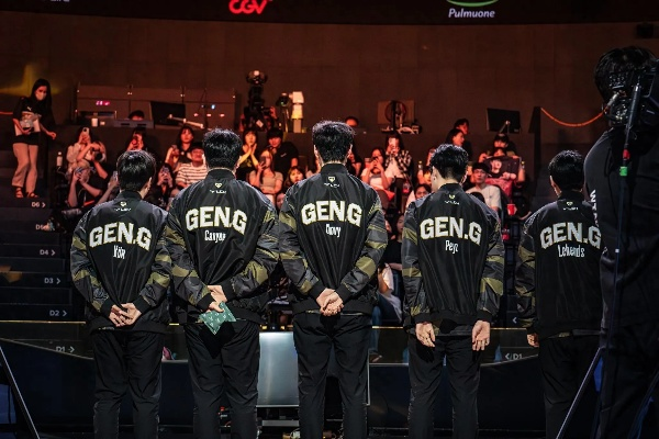 《GEN夺冠热议：BLG底座之争，谁才是真正王者？》