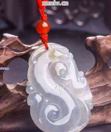 《明末渊虚玉佩佩戴攻略：玉佩正确穿戴方法揭秘》