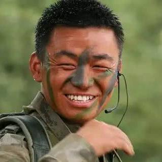 《热门角色自定义游戏盘点：探索个性玩法巅峰》