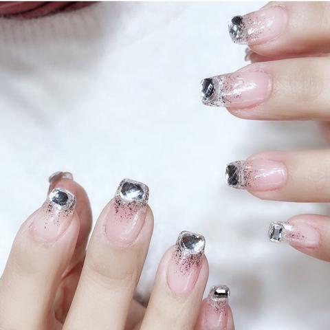 《闪亮之名钻石攻略：获取与用途全解析》