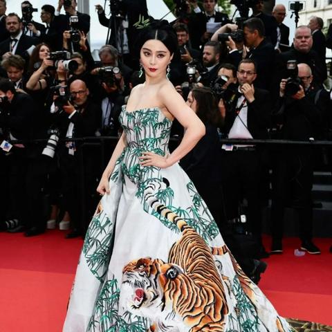 《热门电影游戏盘点：人气巅峰之作，你玩过哪些？》

《2023年度电影游戏排行：盘点最受欢迎的佳作》

《电影改编游戏大热榜：哪些作品让你欲罢不能？》
《人气飙升！最新电影游戏排行，不容错过的佳作》
《电影游戏排行揭秘：盘点年度最受欢迎的改编之作》