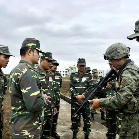 《2023热门即时战术游戏盘点：十大人气排行揭晓》