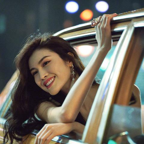 《霓虹深渊无限大佬墨镜攻略：轻松上分秘籍》