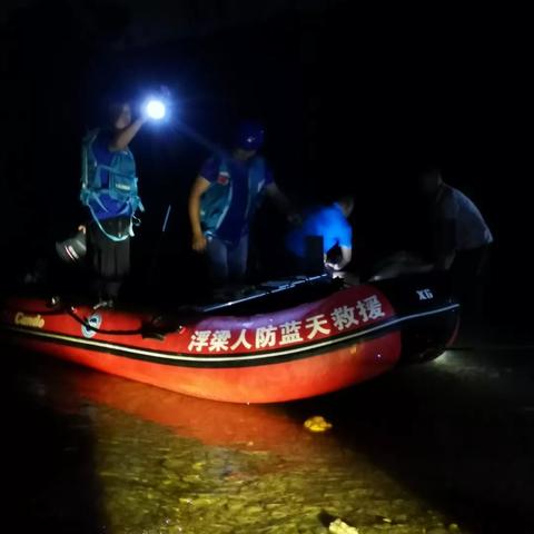 《打工模拟器钓鱼攻略：轻松捕鱼技巧大揭秘》