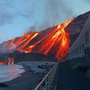 幻塔熔岩炸弹源器强度解析攻略，实战技巧大揭秘
