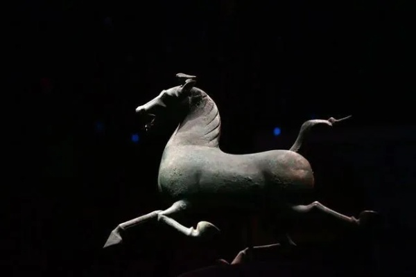 《传奇世界》携手甘肃文旅厅·博物馆，国宝天马踏沙城，征战新纪元！