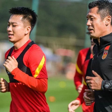 《狂飙巅峰！2023年度最热竞速游戏TOP10速览》