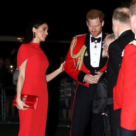 《光遇红裙斗篷获取攻略：轻松解锁神秘斗篷》