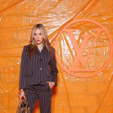 《2024年度热门黑白游戏盘点：人气排行揭晓》