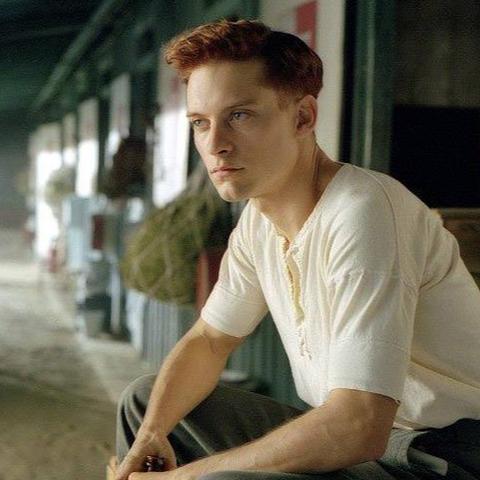 《热门飞机游戏盘点：人气排行榜上的飞行盛宴》