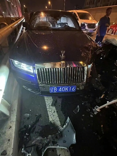 劳斯莱斯车祸通报：维修费惊人，或超车价报废？揭秘事故真相