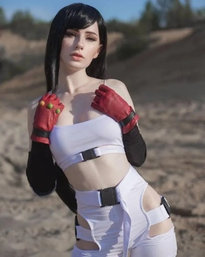 《白皇后》蒂法换装惊艳亮相！大长腿魅力四射，体验极致视觉盛宴