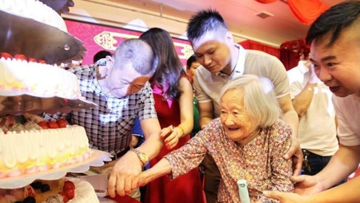 五世同堂庆百年，103岁兄长惊喜现！