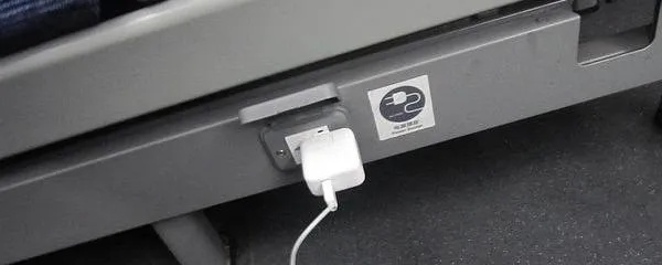 高铁充电口位置揭秘：12306权威解答，座位选择新标准！