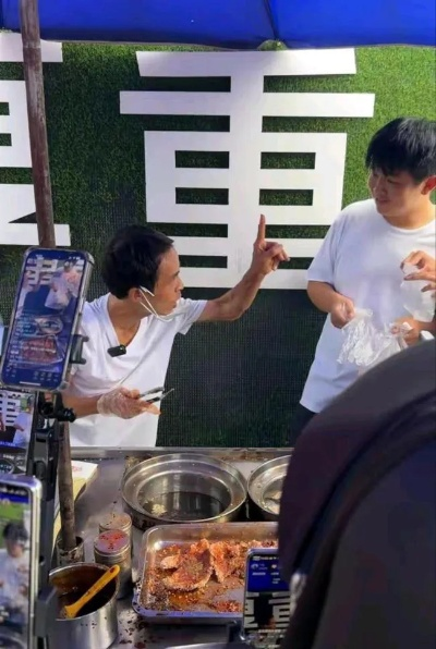 鸡排哥诚意道歉：10月9日暂停营业，游客排队体验升级