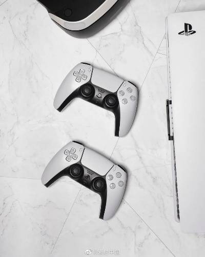 索尼PS5超蓝手柄实拍曝光！玩家必备新宠，你心动了吗？