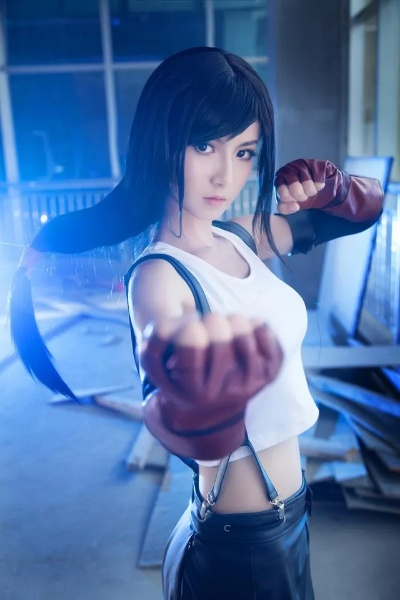 蒂法COS静态美照：完美还原，角色魅力大揭秘！