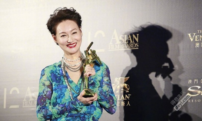 惠英红65岁勇夺高奢代言，英皇欠债事件再掀热议