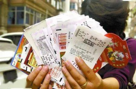 千万大奖得主辞职狂嗨，日夜狂欢终入院，揭秘中奖背后的疯狂人生