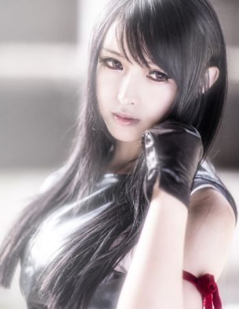 国内美女博主还原游戏女神蒂法，高清视频带你身临其境！