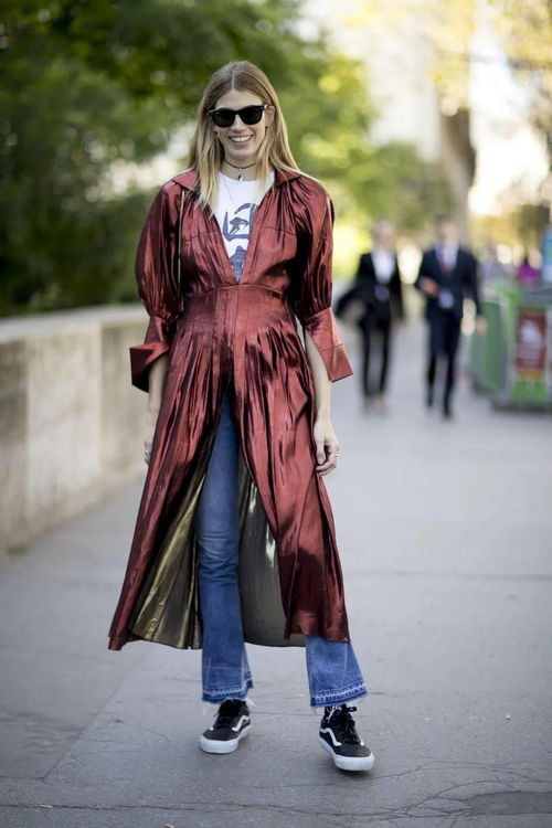 山航空姐换装大揭秘：平底鞋自由选裙裤，时尚新体验