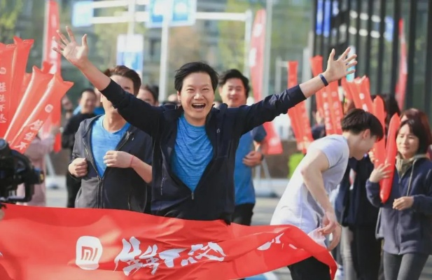 小米CEO雷军亲揭真相：员工冲线假摔内幕大揭秘！