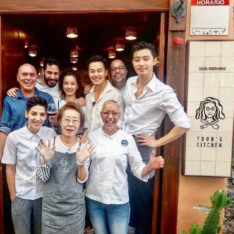 豪华阵容揭秘！日本制作人聚餐，C位大佬竟似神秘BOSS降临