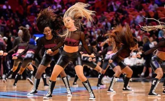 NBA首支拉拉队成团大揭秘！8位女神脱颖而出，独家揭秘！