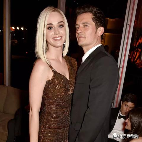 水果姐加拿大前总理恋情揭秘：游艇浪漫瞬间，亲密互动引关注