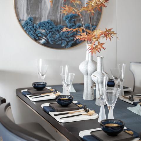 《虚实万象》艺术揭秘：小萝莉与主角深度解析，解锁角色魅力新视角