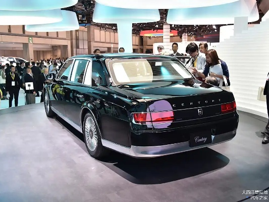 丰田世纪轿跑车惊艳登场，侧滑门设计引领潮流