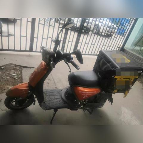 万元手机失窃骑手神秘失踪，店主全款赔偿引热议