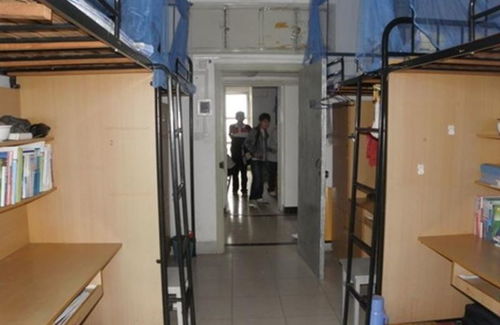 大学宿舍吐槽引热议，官方回应：真实情况远超想象！宿舍环境揭秘