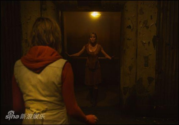 《寂静岭f》女主角演技炸裂！揭秘拍摄现场混乱失控幕后真相