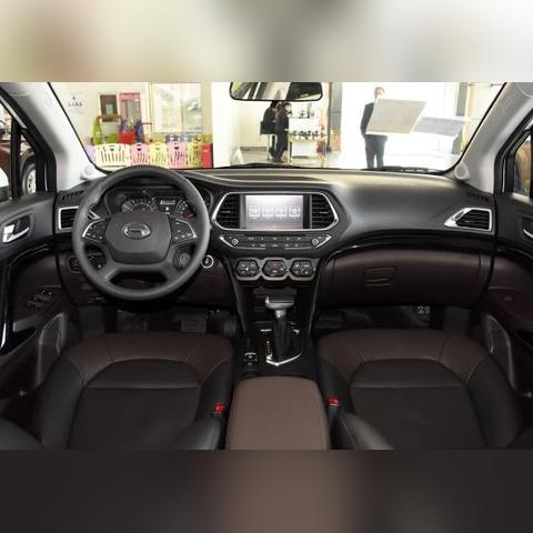 女角色颜值争议：游戏审美新趋势揭秘