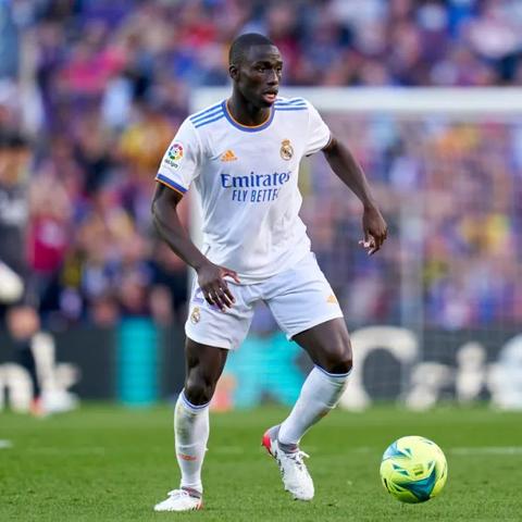 《生化危机9》预告揭秘：里昂身影提前曝光，游戏迷必看新线索