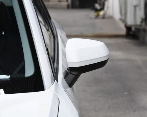 小米YU7新疆实测：雷军单手操控方向盘，轻松驾驭新体验