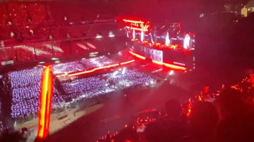 张杰演唱会突发音响故障，现场无音震撼再现《逆战》经典演绎