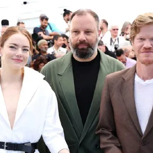 《拯救地球》首曝光头石头姐惊艳亮相，揭秘神秘力量！