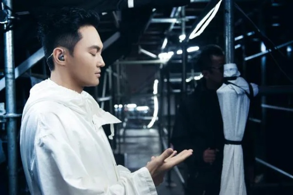 张智霖告别舞台计划曝光：记忆退化引退江湖新篇章