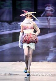 剑星体模申才恩美照曝光：粉装尽显绝美身材，视觉盛宴来袭！